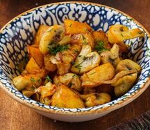 Картофель жареный с грибами и луком