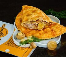 Чебурек с куриным фаршем и грибами