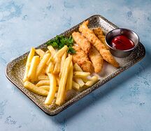 Волшебные пальчики куриные наггетсы с картофелем фри и кетчупом