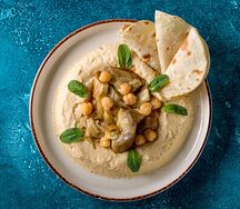 Хумус с запеченным баклажаном и лепешкой