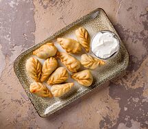 Пельмени Кюрза жареные с соусом
