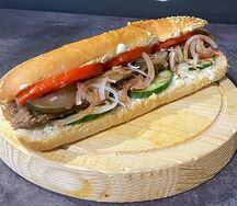 Хот-дог с люля-кебабом