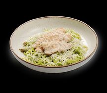 Паста с соусом песто и куриным филе