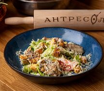 Салат с копченым сыром