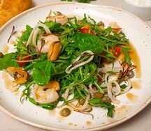 Салат с морепродуктами