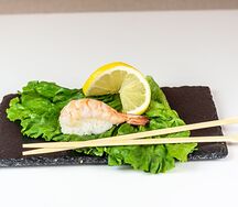 Суши с креветкой