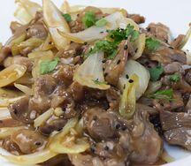 Говяжья вырезка с зирой, кинзой и луком в ароматном соусе