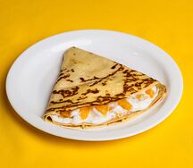 Блин с творогом и персиками