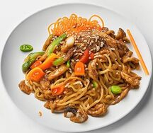 Wok Острый удон и огненный поросенок и фреш брусника-лайм