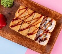 Ролл Хот с окунем