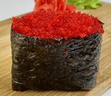 Гункан Суши с икрой Тобико
