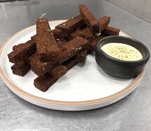 Гренки с чесночным соусом