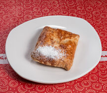 Слойка с яблоком