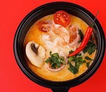 Том ям с морепродуктами