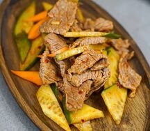 Салат с говядиной и огурцом
