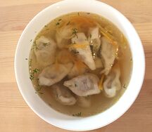 Пельмени с бульоном