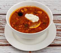 Солянка с копченостями