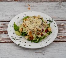 Салат Цезарь с курицей