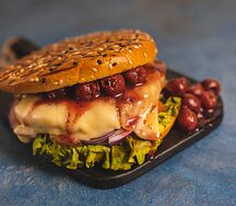 Бургер дикая вишня