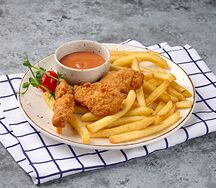 Куриные стрипсы с картофелем фри и соусом 1000 островов