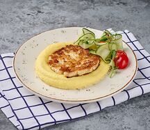 Картофельное пюре с куриной котлетой