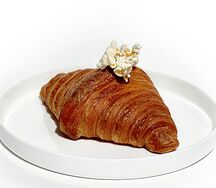 Круассан с домашней соленой карамелью