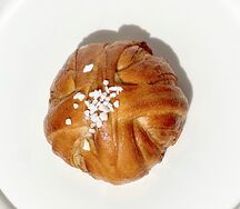 Шведская булочка с корицей