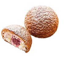 Шу со сметаной и малиной