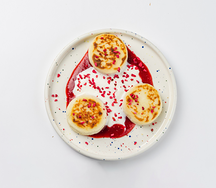 Сырники с клубникой