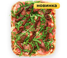 Прошутто, вяленые томаты, руккола