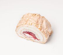 Кусочек меренгового рулета