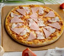 Пицца с ветчиной средняя