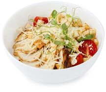 Салат Цезарь с курицей