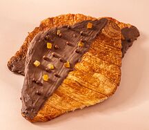 Круассан-флэт с молочным шоколадом