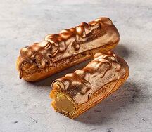 Пирожное Эклер соленая карамель