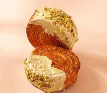 Круассан сюпрем фисташка