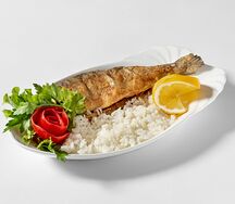 Форель жареная с рисом