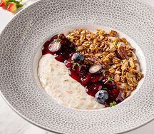 Каша овсяная с домашней гранолой