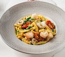 Паста с кальмаром в соусе Шампань