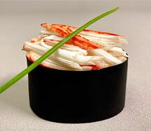 Гункан с крабом
