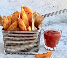 Картофель по деревенский с соусом