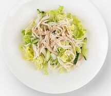 Салат с курицей и кунжутным соусом