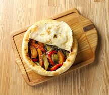 Томленая телятина с овощами и зеленью 