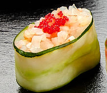 Гункан в огурце с креветкой