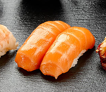 Суши с лососем