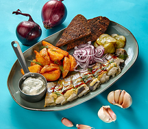 Сельдь с картофельными дольками