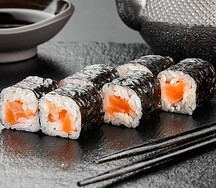 Маки с лососем