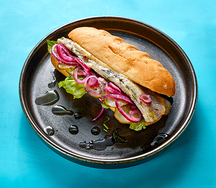 Хот-дог с селёдкой