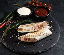 Сосиска в лаваше двойная