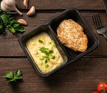 Куриные оладьи и картофельное пюре